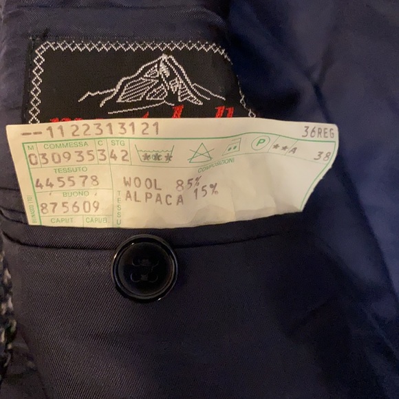 SMALL/MED. Stolen from the men’s closet.  Italian Wool/Alpaca vintage blazer. A+ - Picture 8 of 12